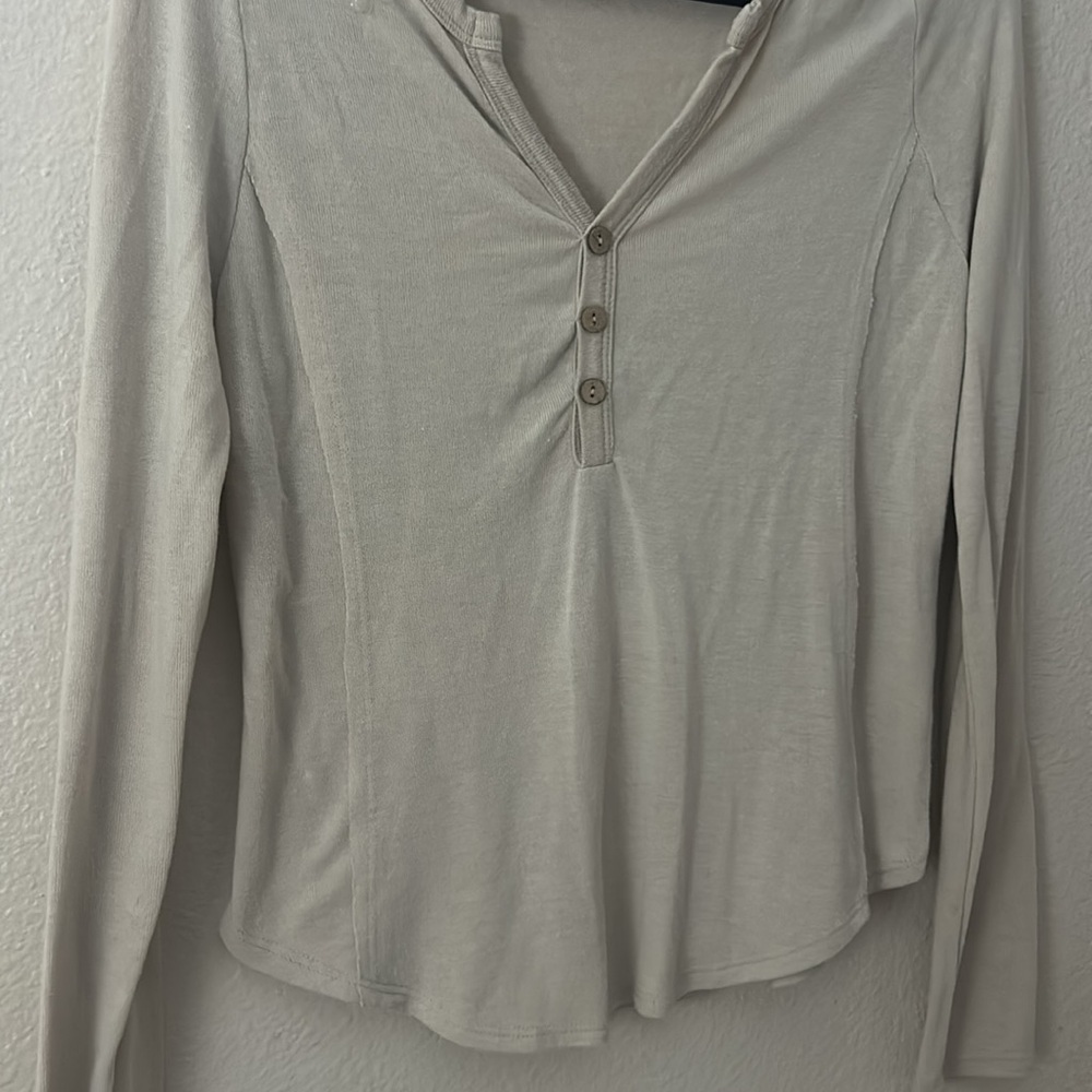 NWOT PINK LILY boutique tan Henley long sleeve tshirt - Picture 5 of 6